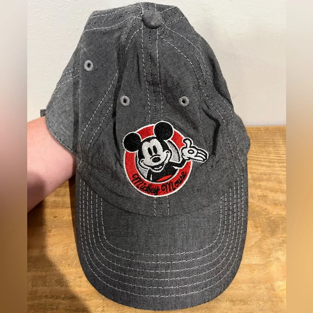 Disney VTG Mickey Mouse grey and red hat one‎ size fits most EUC